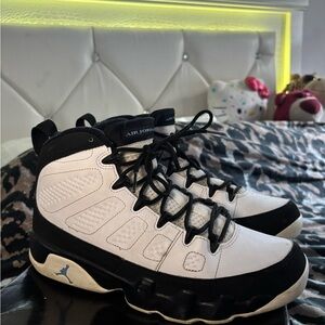 Jordan Men's Black and White Sneakers